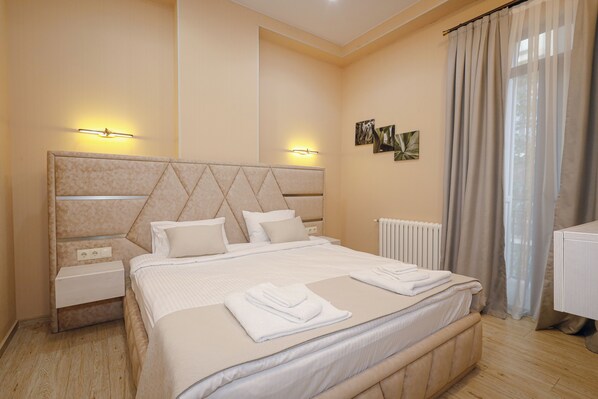 Standard Double Room, 1 King Bed, Balcony, City View