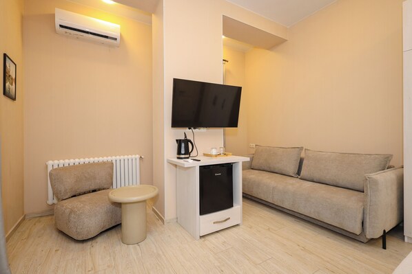Deluxe Double Room, Balcony, City View
