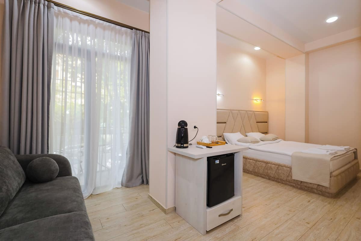 Deluxe Double Room, Balcony, City View
