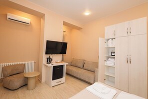 Deluxe Double Room, Balcony, City View | Seterika/papan seterika, Wi-fi percuma, cadar katil 