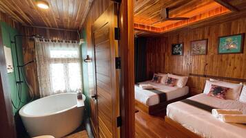 Quadruple Room, River View | Bathroom