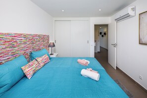 1 dormitorio, tabla de planchar con plancha, Internet y ropa de cama