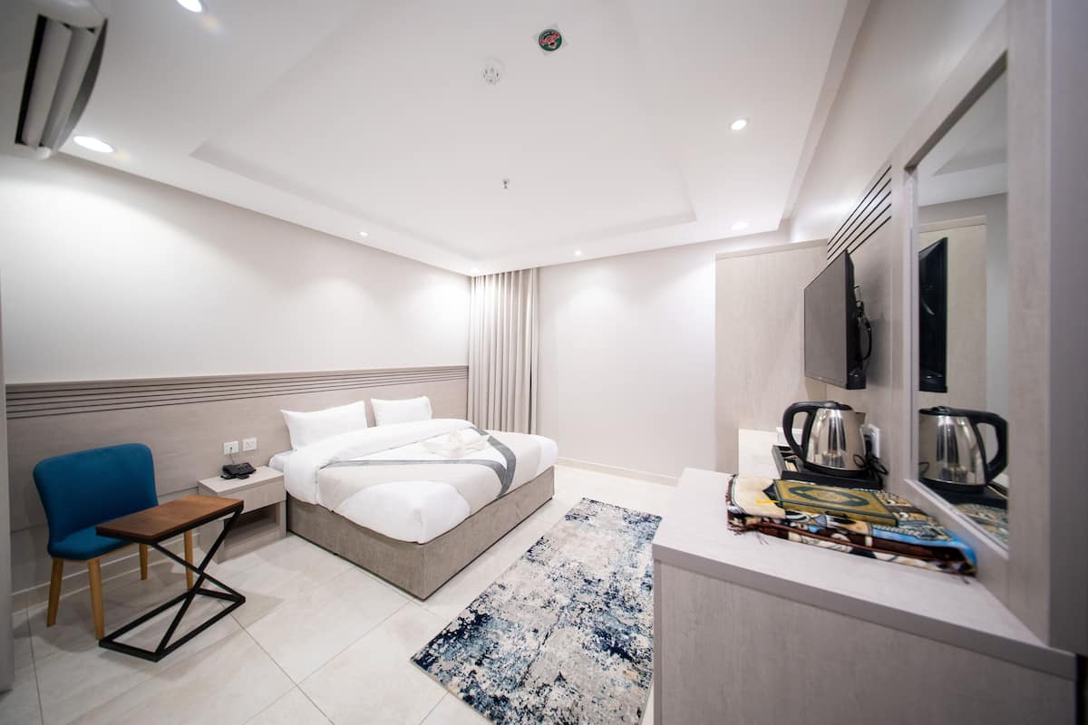 Bar mini, seterika/papan seterika, Wi-fi percuma, cadar katil