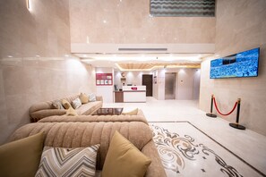 ��ฝ่ายต้อนรับ