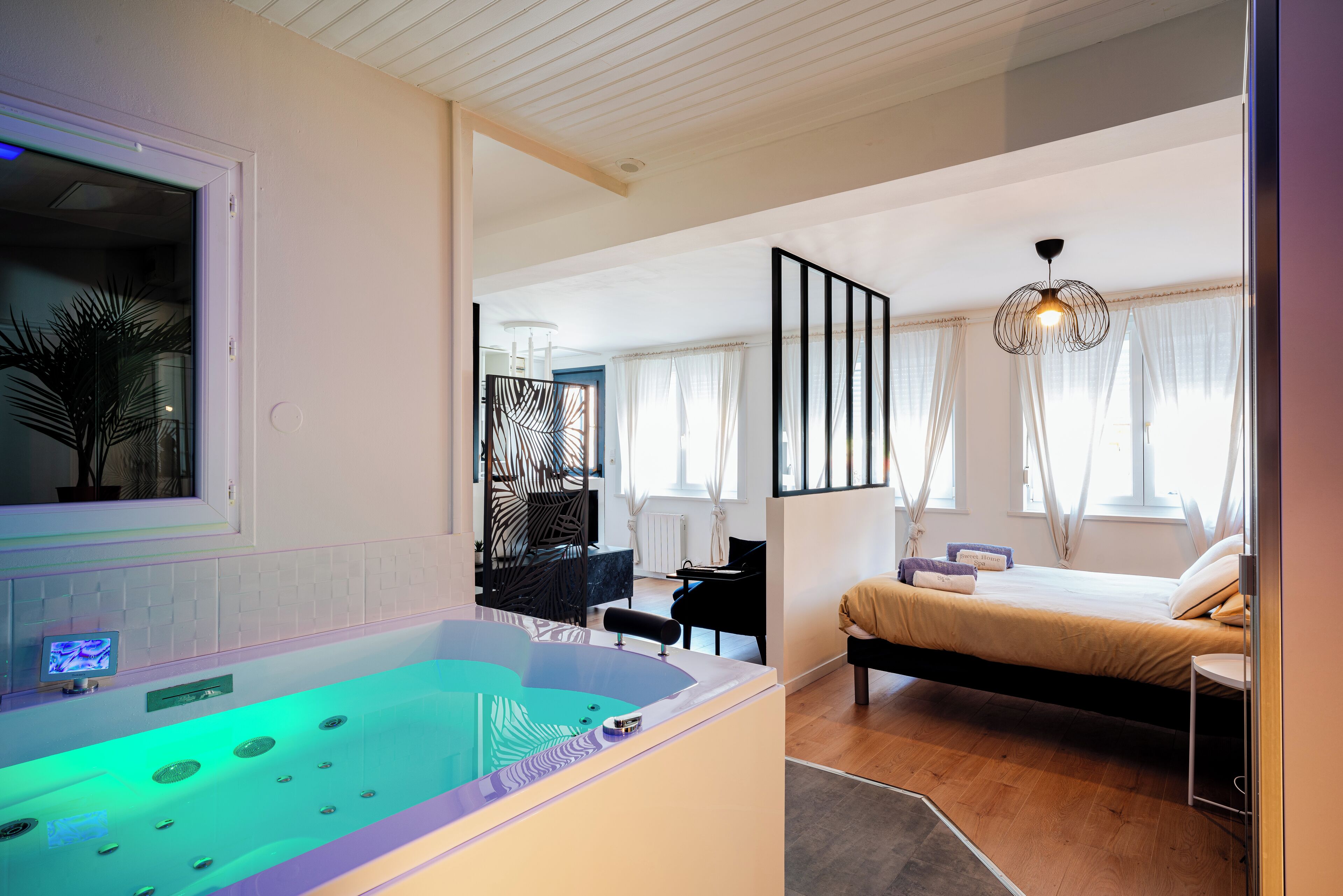 1 slaapkamer, geluiddichte muren, een strijkplank/strijkijzer