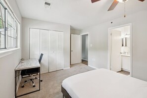 2 bedrooms, desk, iron/ironing board, free WiFi