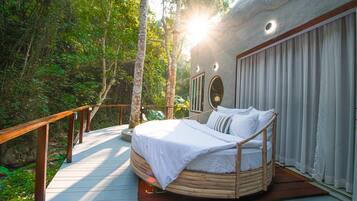 Luxury Villa | Rollaway beds, free WiFi, bed sheets