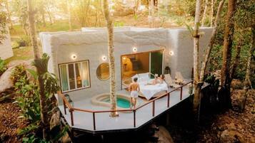 Luxury Villa | Rollaway beds, free WiFi, bed sheets