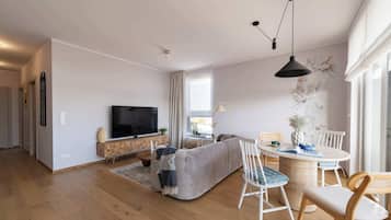 Exclusive Apartment, 2 Bedrooms, Balcony, Sea View | Living room