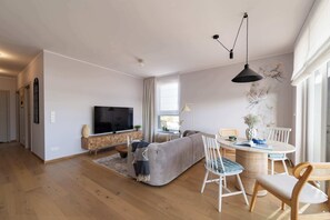 Exclusive Apartment, 2 Bedrooms, Balcony, Sea View | Living room