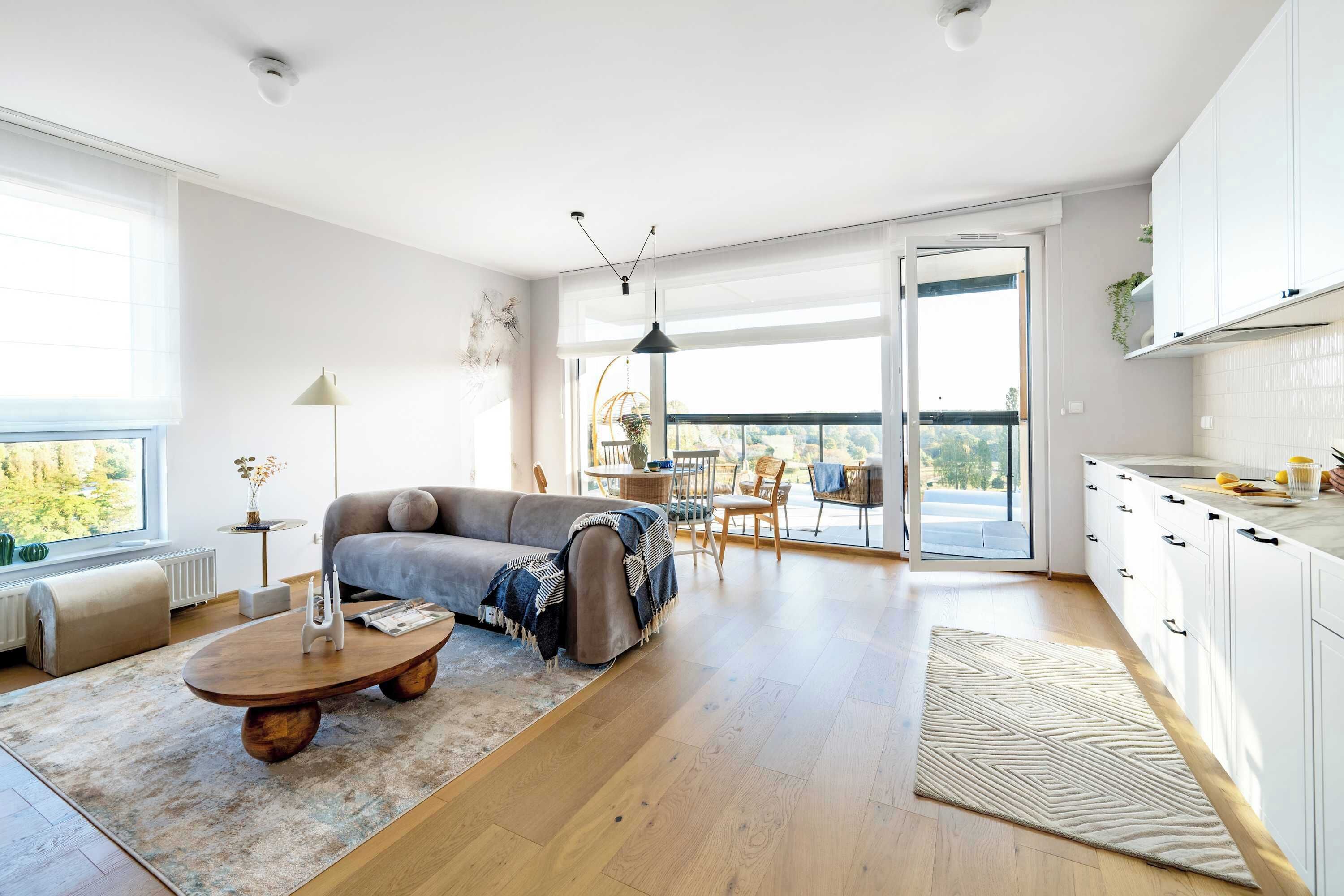 Exclusive Apartment, 2 Bedrooms, Balcony, Sea View | Living room