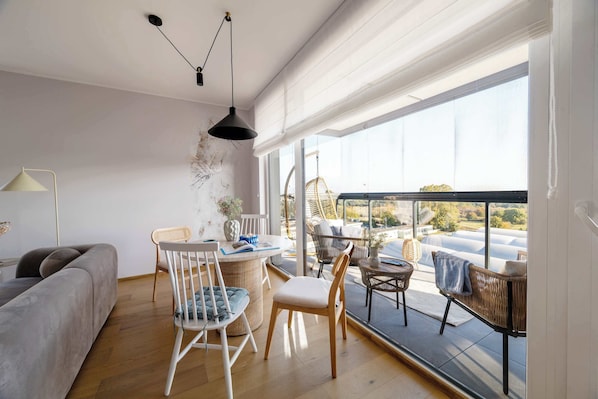 Exclusive Apartment, 2 Bedrooms, Balcony, Sea View | Living room