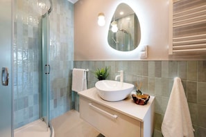 Appartamento Exclusive, 2 camere da letto, balcone, vista mare | Bagno