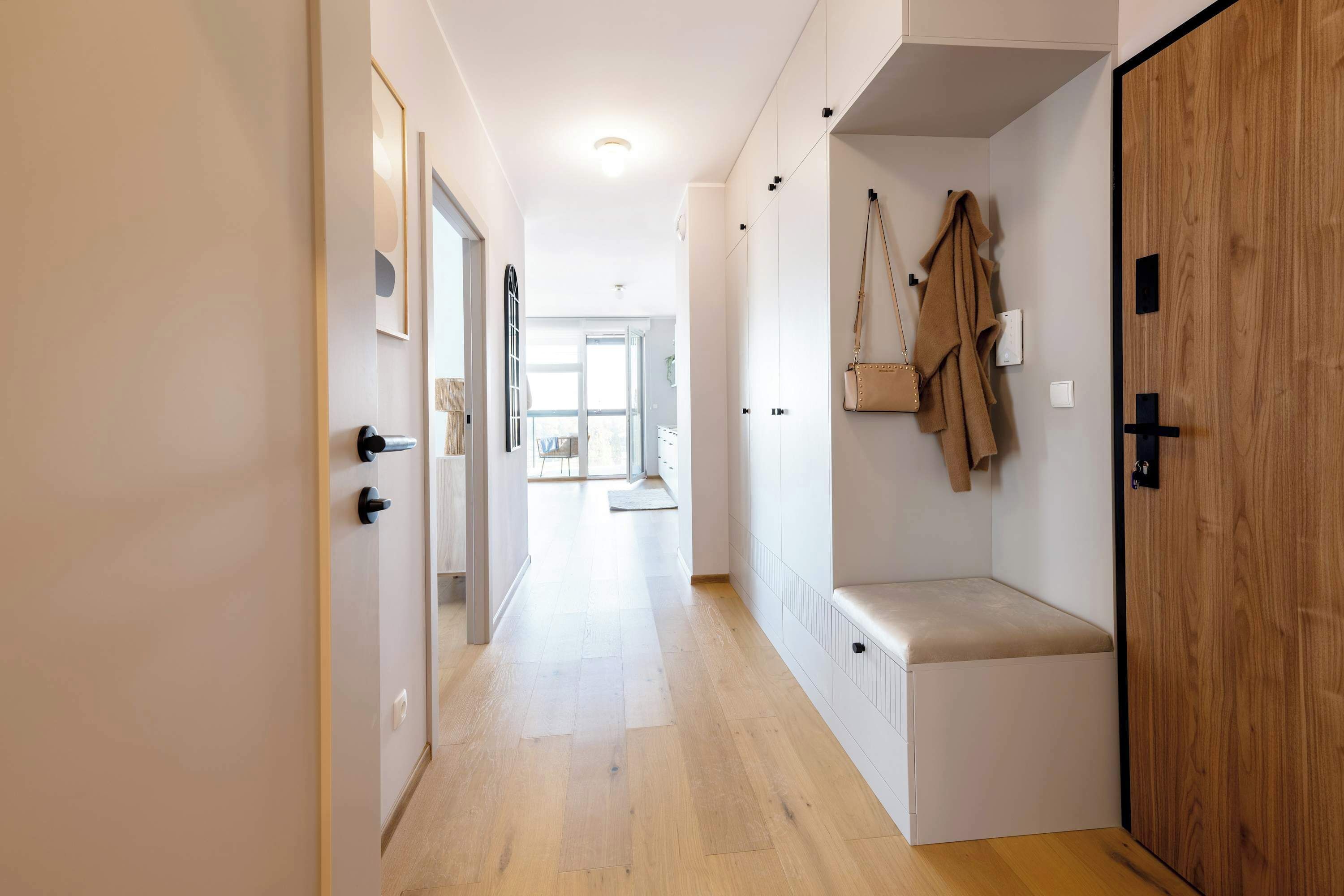 Exclusive Apartment, 2 Bedrooms, Balcony, Sea View | Living area