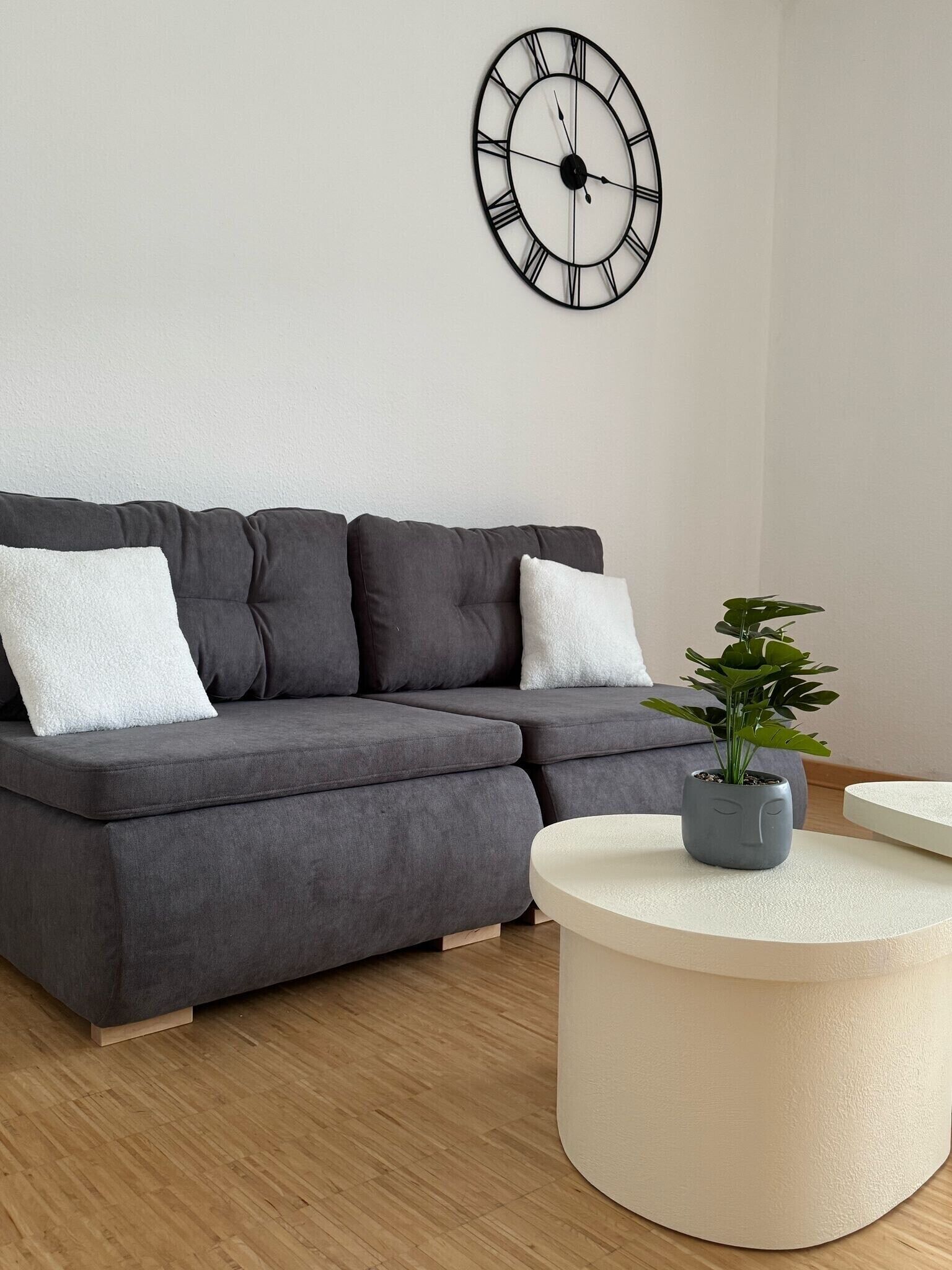 Suite | Desk, free WiFi