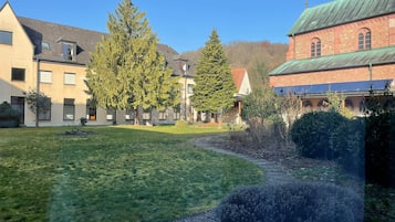 Suite | Courtyard view