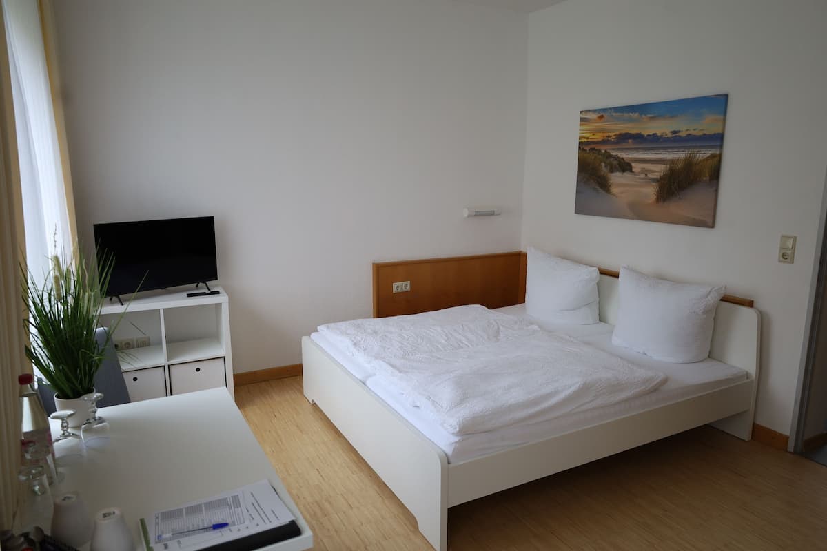 Double Room | Desk, free WiFi