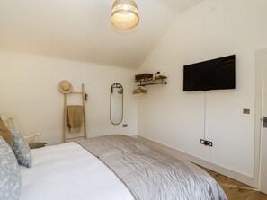 1 bedroom, individually decorated, individually furnished, free WiFi