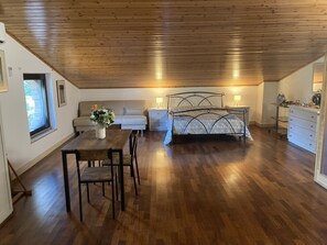 3 chambres, fer et planche à repasser, Wi-Fi gratuit, draps fournis