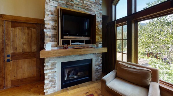TV, fireplace - Top Floor Lake View | Resort Amenities (Tamarack)