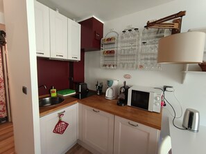 Køleskab, mikrobølgeovn, opvaskemaskine