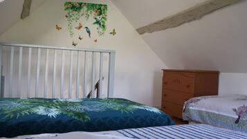 2 bedrooms, bed sheets