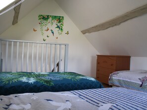 2 bedrooms, bed sheets