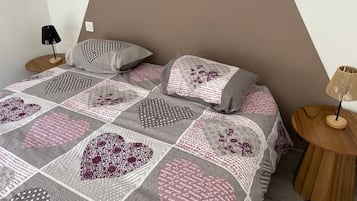 2 bedrooms, bed sheets