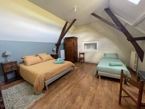 5 bedrooms, free WiFi, bed sheets