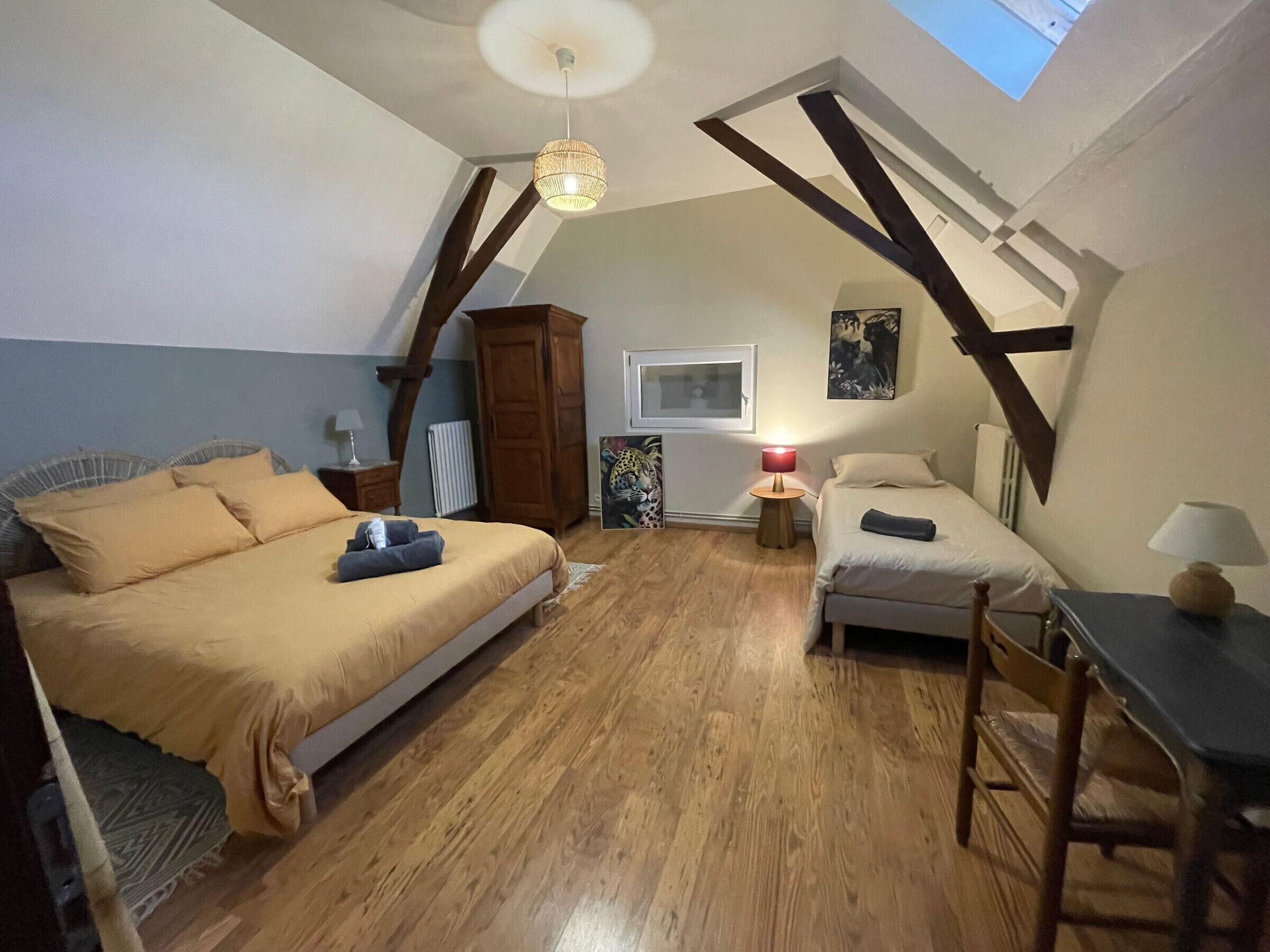 5 bedrooms, free WiFi, bed sheets