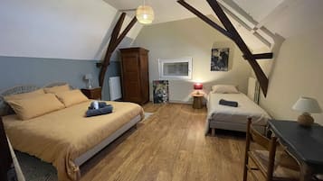 5 bedrooms, free WiFi, bed sheets
