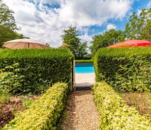 Pool - Elegant B&B near Loire with park and pool (La Ménitré)