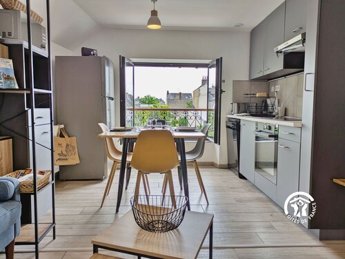 Appartement confortable à Laval, parking, pour 4 personnes