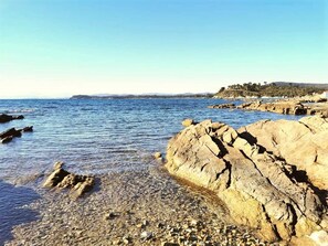 Beach - Studio cabin sleeps 4 in Bormes-les-Mimosas with air conditioning and parking (Bormes-les-Mimosas)