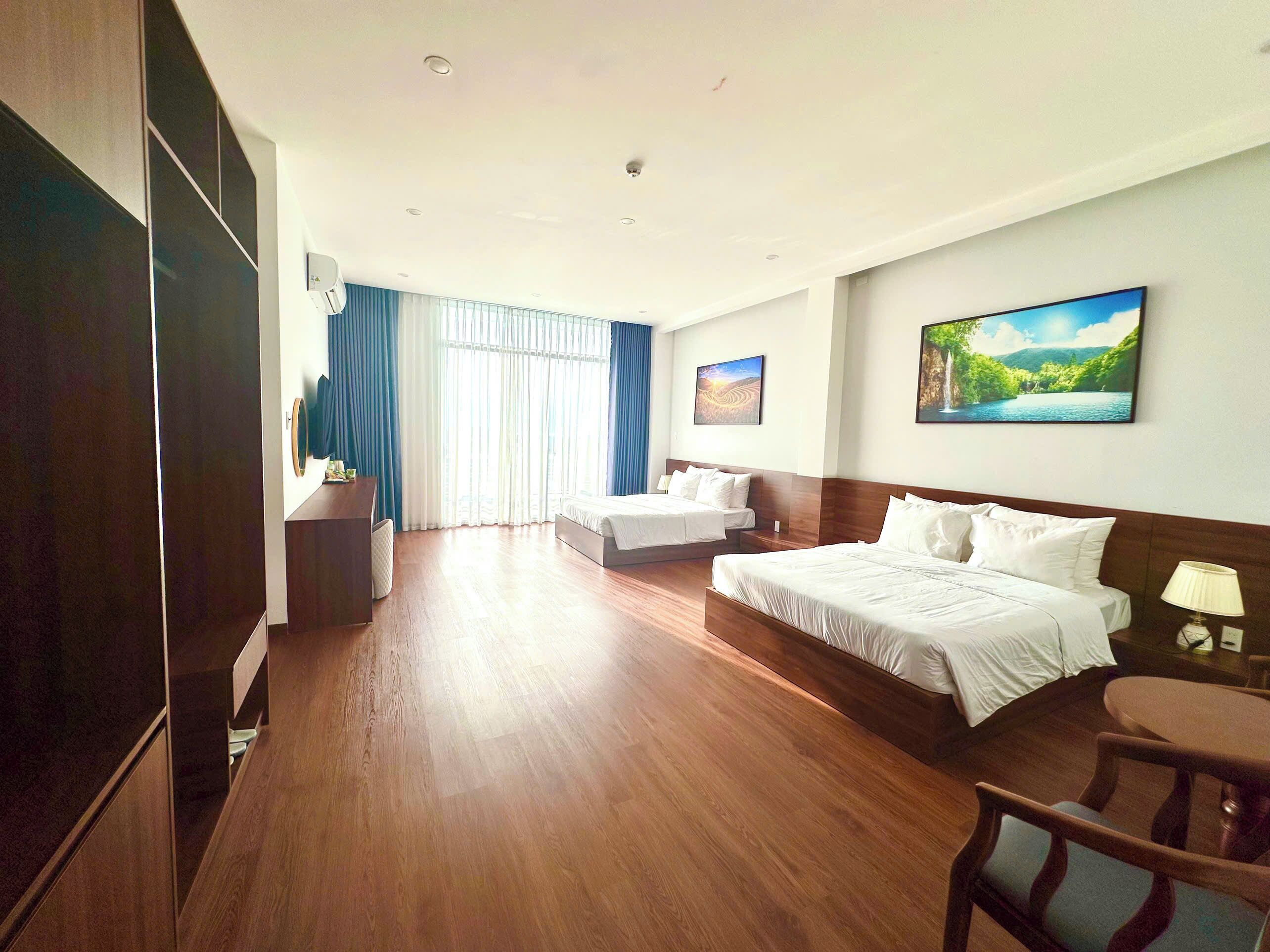 Chambre Familiale Double ou avec lits jumeaux, balcon, vue mer