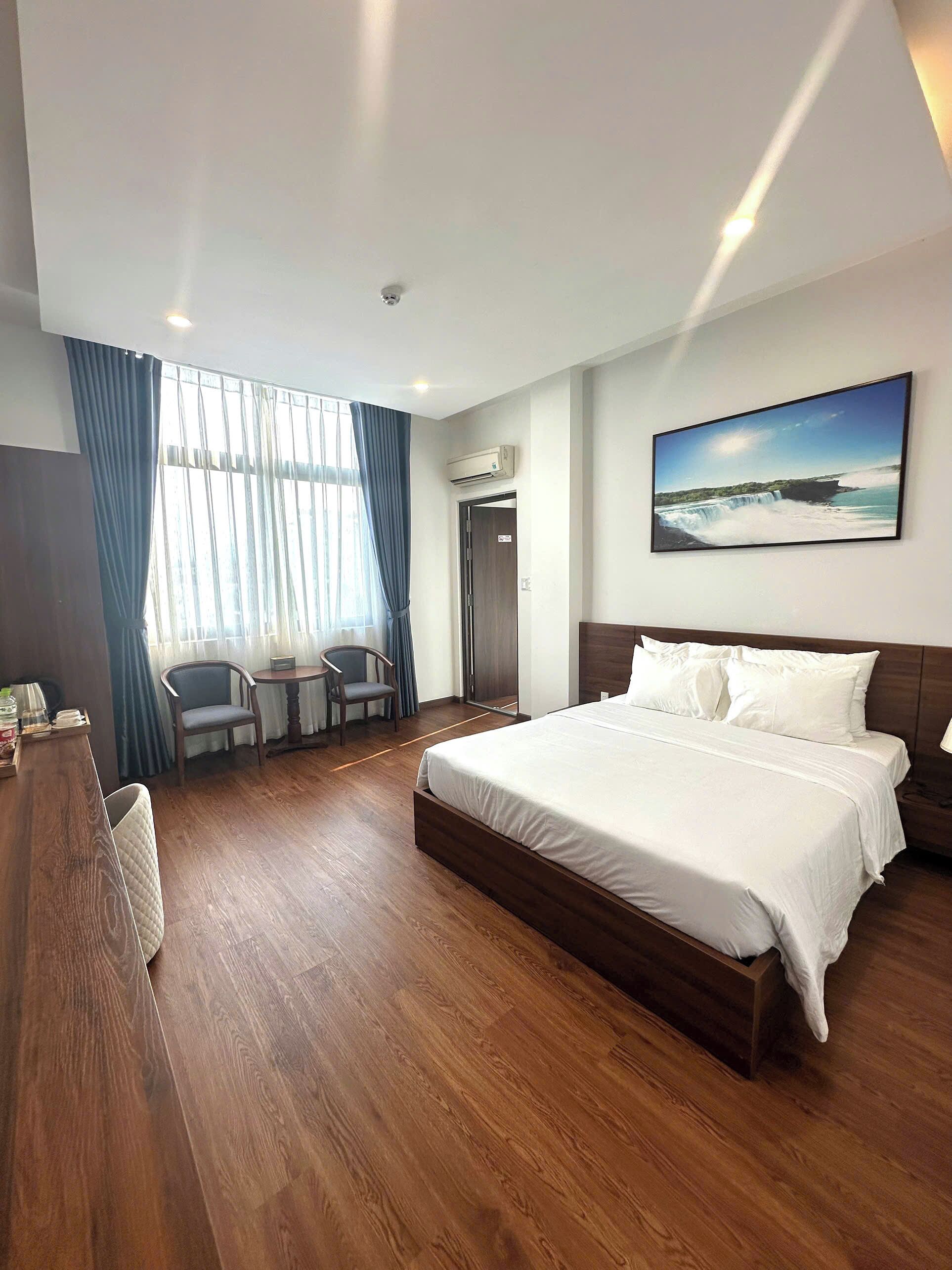 Chambre Double Panoramique, 1 grand lit, balcon, vue ville