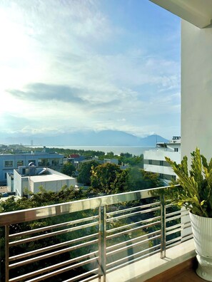 고급 침구, 메모리폼 침대, 각각 다른 스타일의 인테리어, 책상