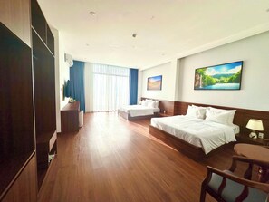 Kahden hengen perhehuone (yksi tai kaksi sänkyä), parveke, merinäköala | Ylelliset vuodevaatteet, memory foam -patjalliset sängyt