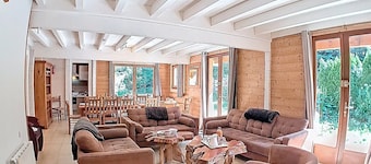 Spacious chalet for 12 with parking in Deux Alpes