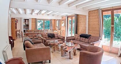 Spacious chalet for 12 with parking in Deux Alpes