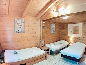 5 chambres, fer et planche à repasser, accès au Wi-Fi (inclus)