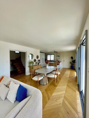 Interior - Modern house, 200m from the beach 🌊 (Séné)