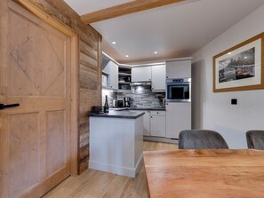 Fridge, microwave, dishwasher