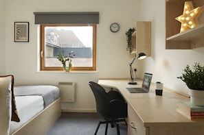 Single Room, Non Smoking | Blackout drapes, free WiFi