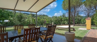 Estupenda casa de vacaciones privada con piscina privada, WIFI, A/C, TV, patio, aparcamiento