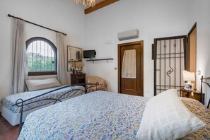 4 室のベッドルーム、旅行用ベビーベッド、WiFi (無料)