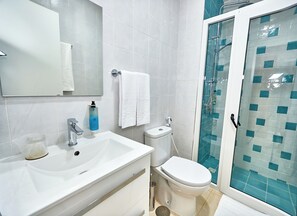 Apartment, City View | Bathroom - Cam's Suites (Santa Maria)