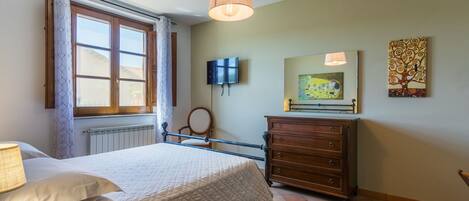 1 bedroom, travel crib, free WiFi