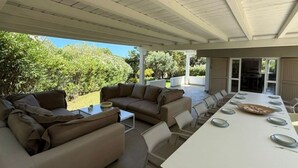 Outdoor dining - Beautiful private villa for 11 guests with WIFI, A/C, TV, patio and panoramic view (Villasimius)