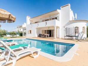 Pool - Private Pool & Family Fun in Albufeira  (Albufeira)